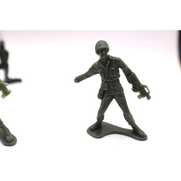Plastic Green Army Men Soldiers 21pc Set Miniature Figurines WWII Military Toys - Picture 4 of 10